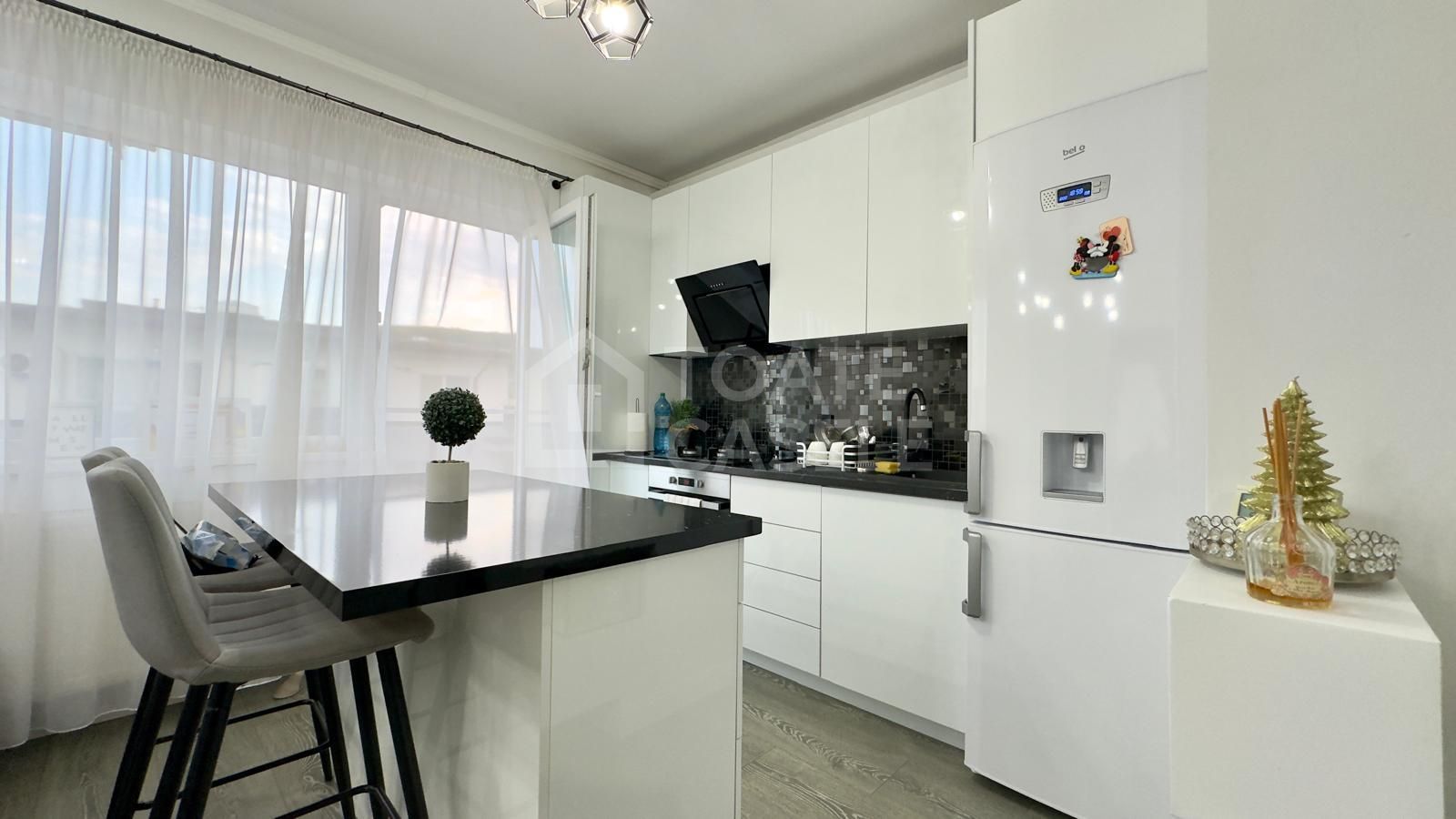 Apartament cu 3 camere, ultrafinisat – terasă, mobilat complet – zona Vivo - Poză 1