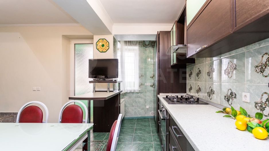 Vânzare, apartamnet 4 camere + living, str. Alba Iulia, Buiucani - Poză 3