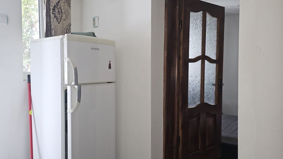 Casa 35 mp cu curte 300 mp, Micro 17 – Str. Oltului, 250 euro lunar - Poză 8