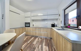 Casă individuală cu 4 camere de vânzare în Cristian, Brasov - Poză 9