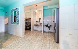 Pensiune de vânzare în Râșnov | 14 camere | 427 mp - Poză 35