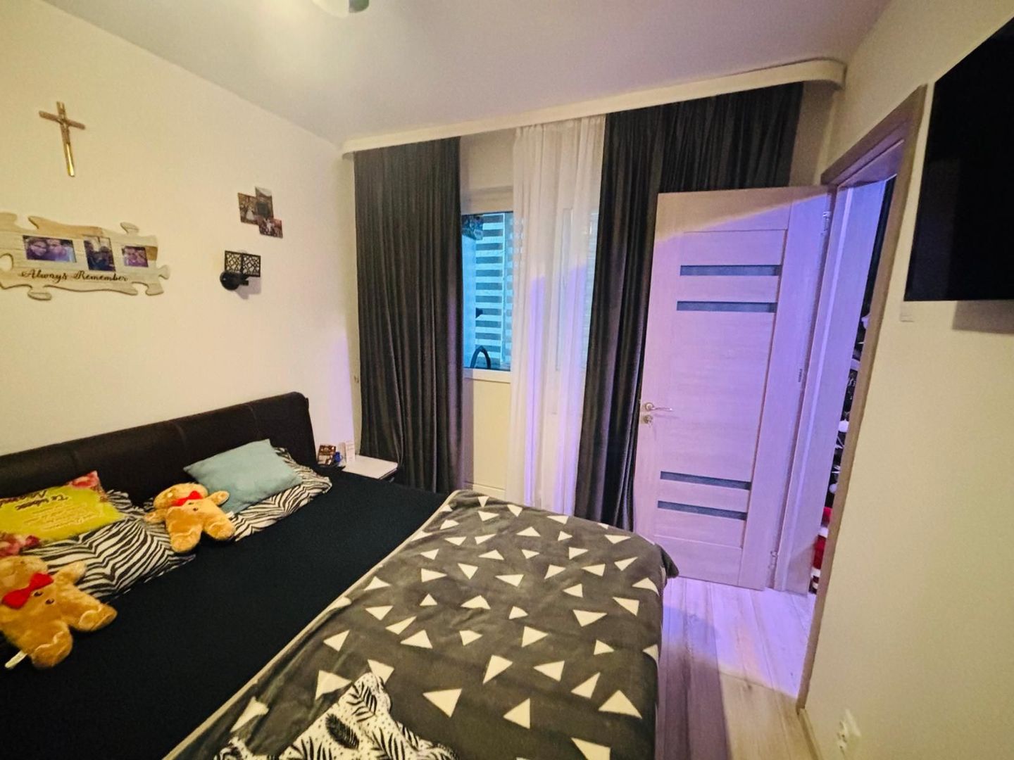 Apartament 3 camere • Zonă Universitate • 90.000 € - Poză 3