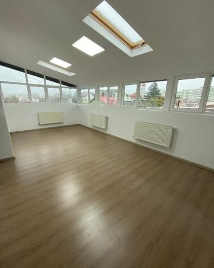 Clădire Multifuncțională 800 mp | Renovată 2024 | Ideală pentru Clinică, Birouri - Poză 8