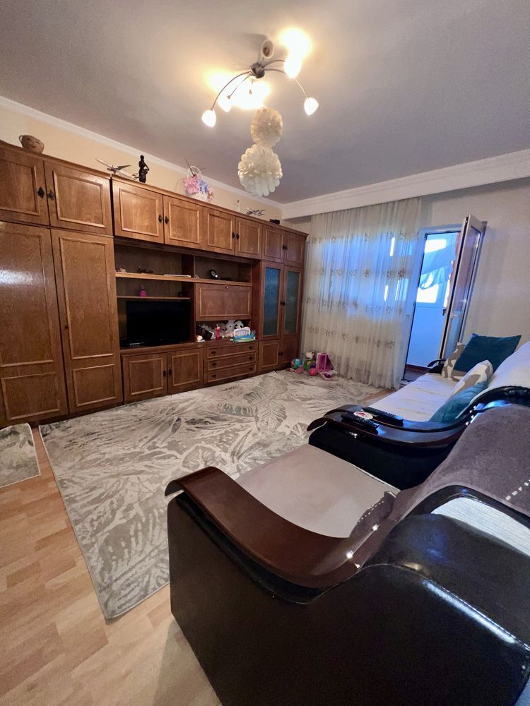 Apartament 3 camere de vânzare – Zona Badea Cârțan, Constanța - Ocazie - Poză 2