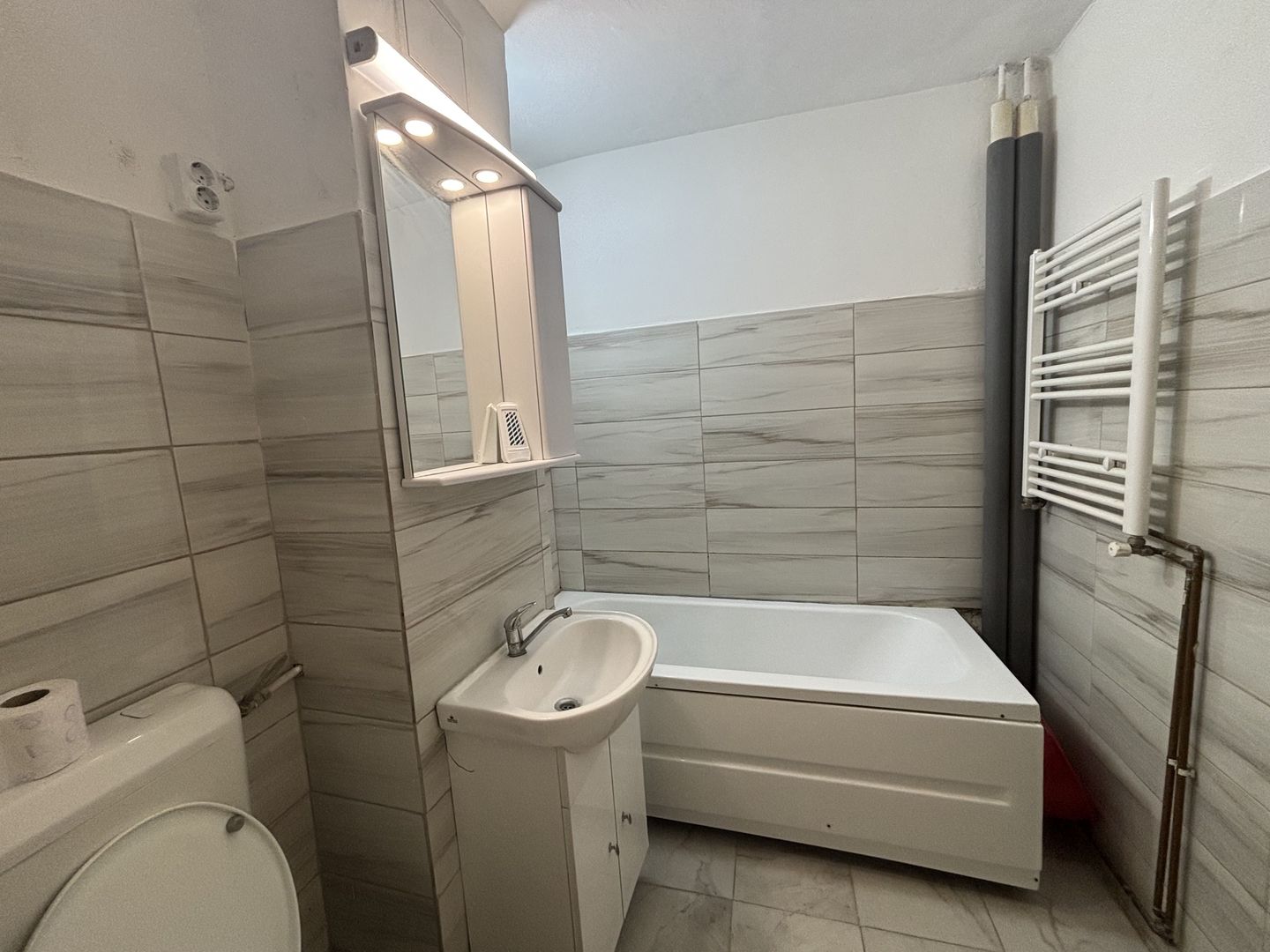 Decomandat si spatios aproape de Spitalul Judetean - Poză 6