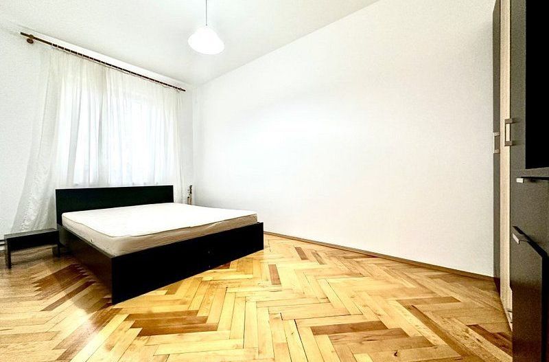 Apartament cu 3 camere de vânzare - Poză 10