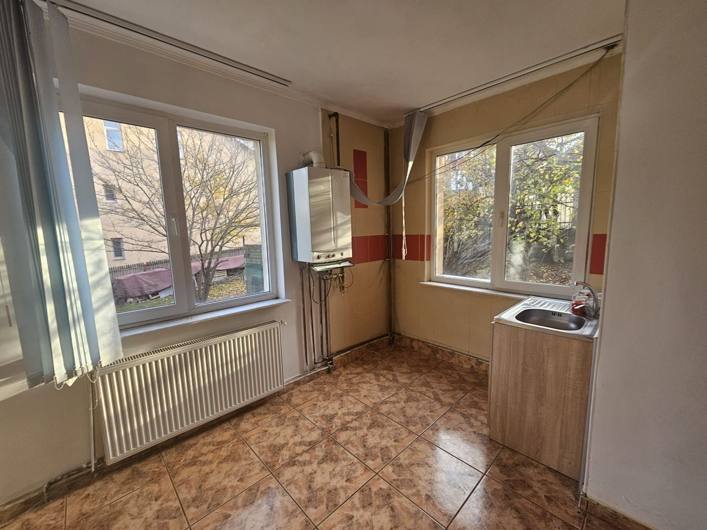 Casă spațioasă - Varianta Prundu Craiovei - Poză 6