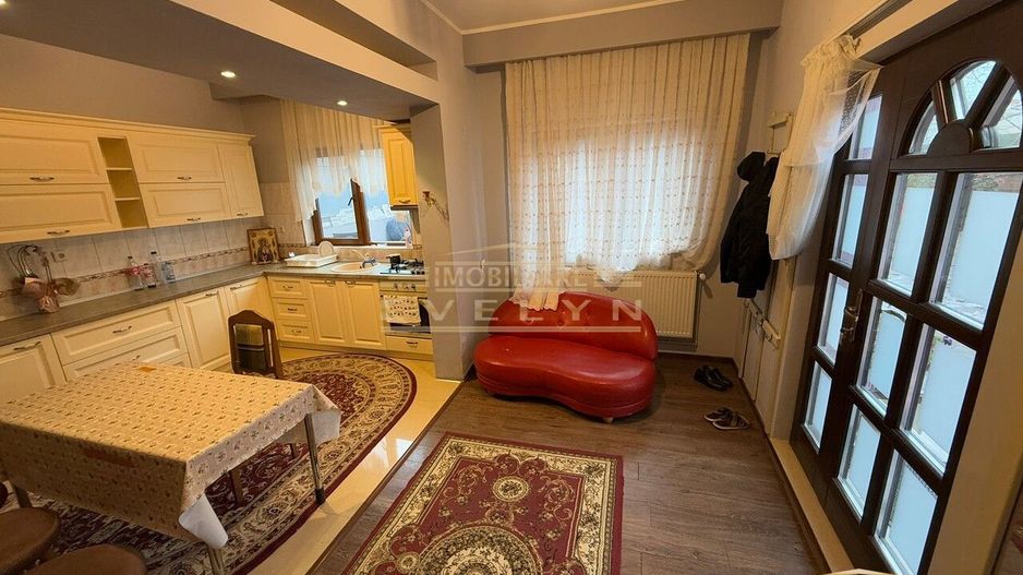 Casa de vanzare + teren, zona Rompetrol, pret 145000 euro - Poză 4