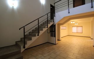 Zona Cetatii; 6 incaperi, ideal pentru sediu firma. - Poză 2