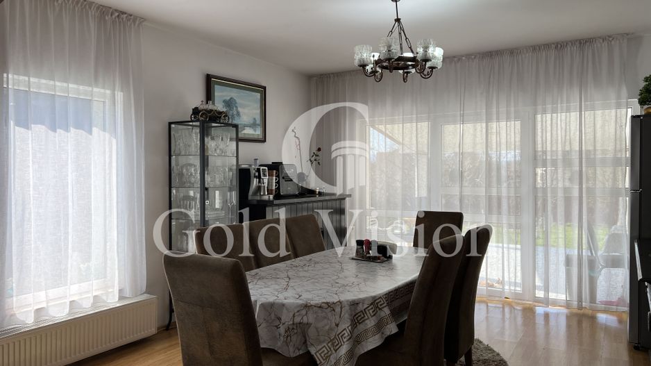 Case cu 7 camere, curte proprie + spălătorie, în Sighetu Marmației - Poză 7