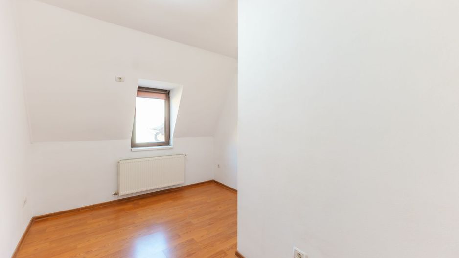 Apartament spațios, cu potențial multiplu, central - Poză 5