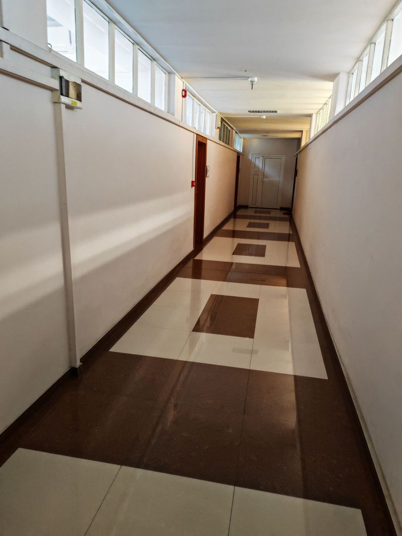 Birouri spatioase in cladire de birouri - Poză 14