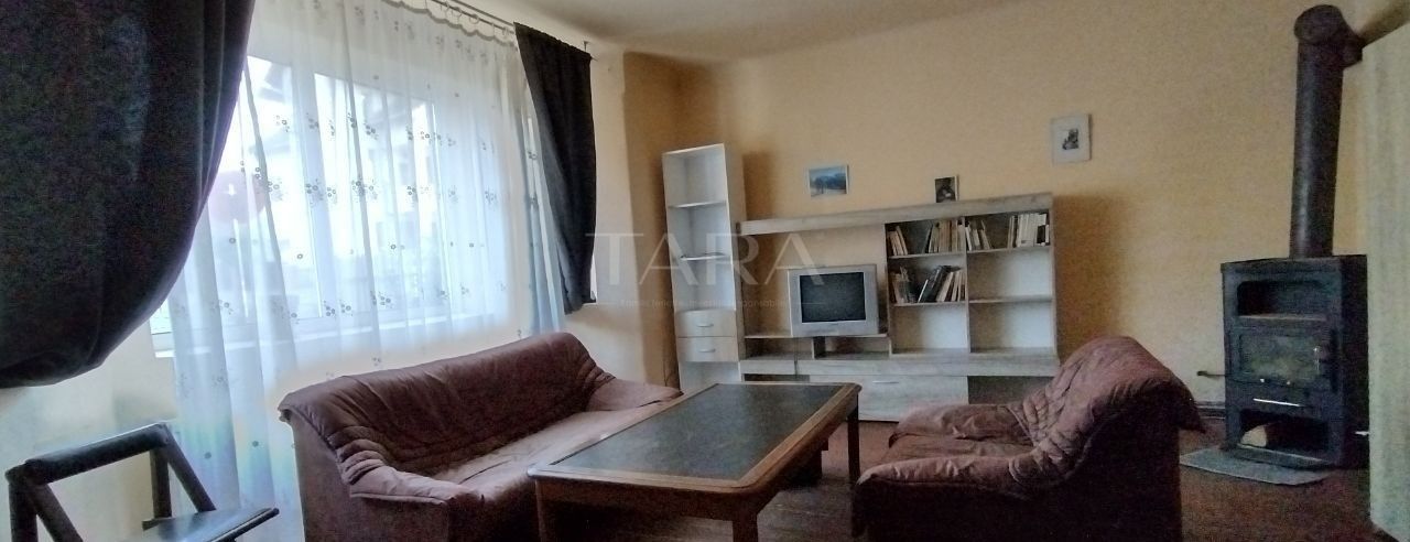 Casă cu grădină, viță de vie și pomi – Gruia, aproape de centru - Poză 1