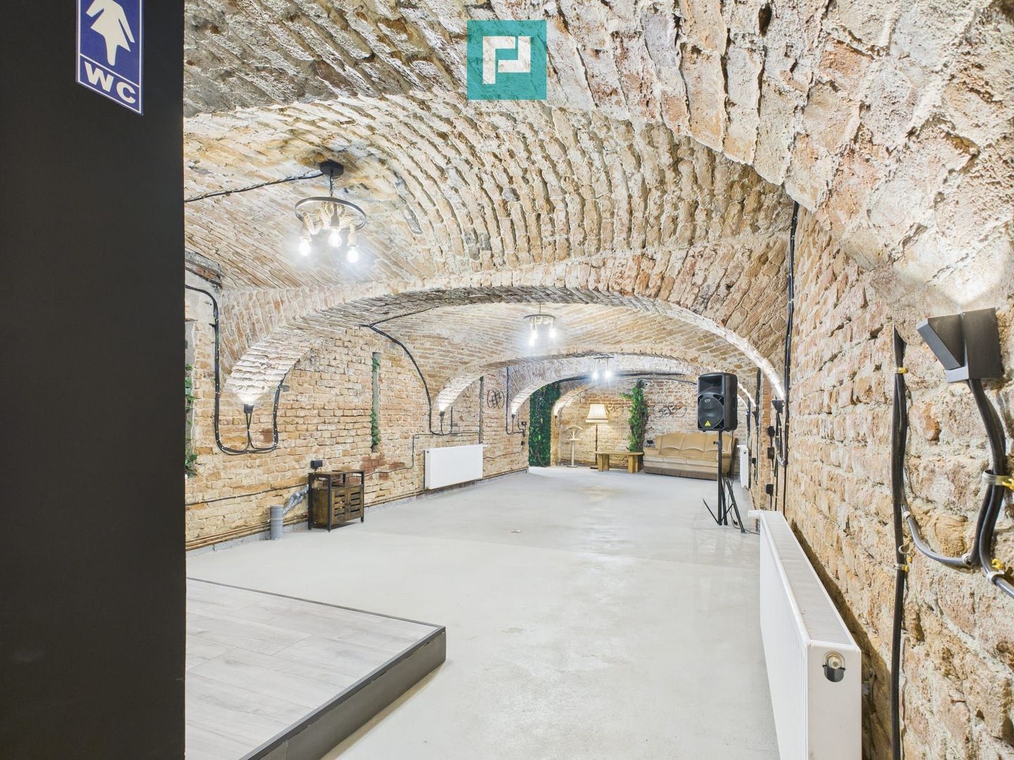 Eleganță subterană - pivniță exclusivistă Arad - Poză 37