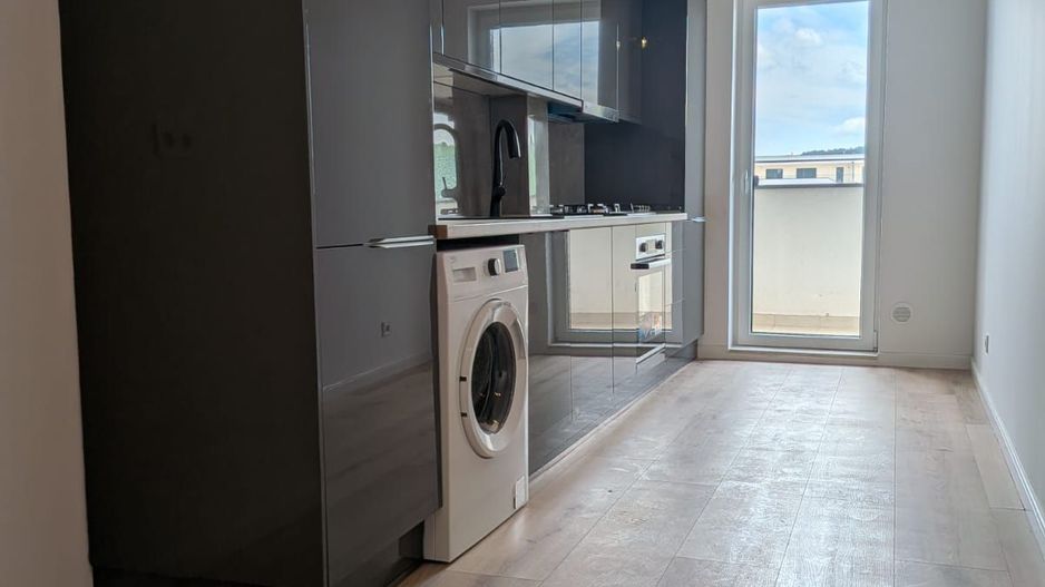 Apartament cu 3 camere, zona Eroilor, Floresti - Poză 1