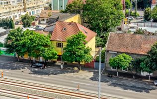 Imobil versatil D+P+E+M | Arteră principală Arad | Curte cu acces auto