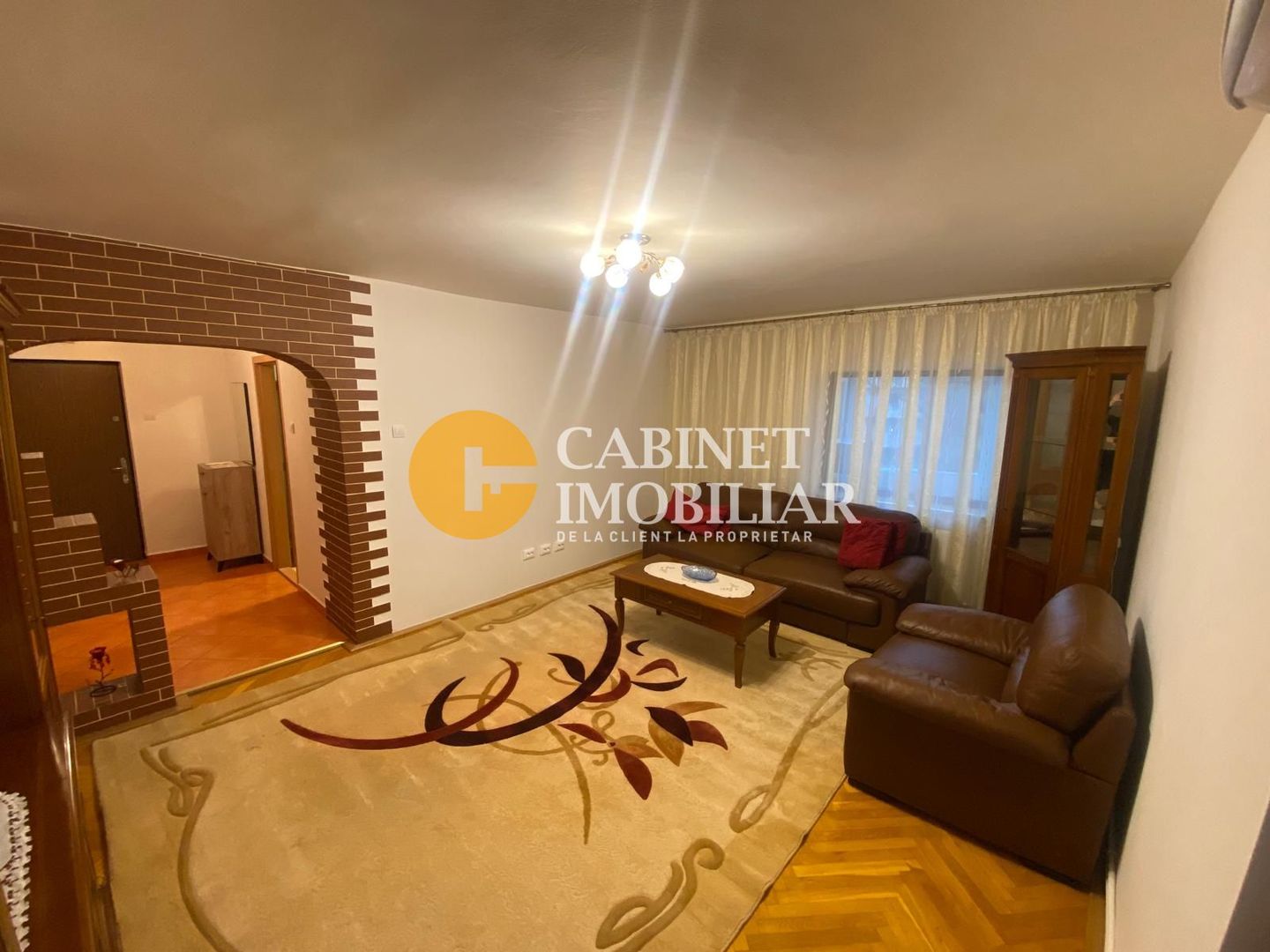 GARĂ - 3 CAMERE DECOMANDAT - ETAJ 1 - Bloc Tip Vilă - Poză 1