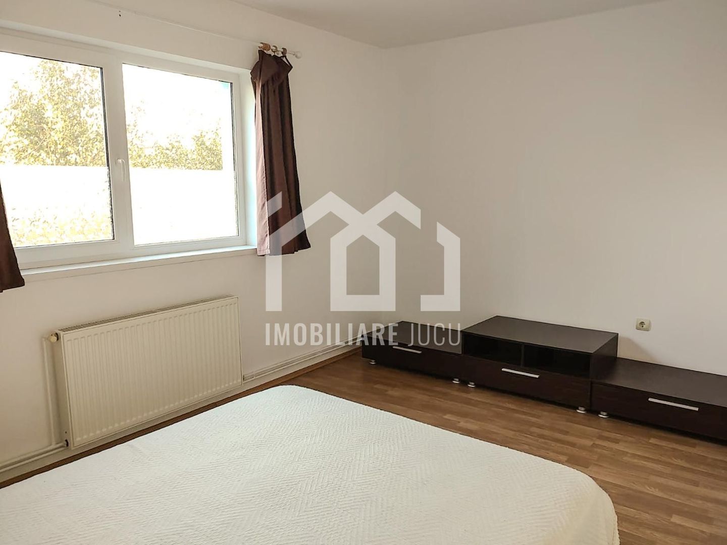 De Inchiriat Casa Individuala cu 3 camere, Garaj, Jucu de Mijloc - Poză 3