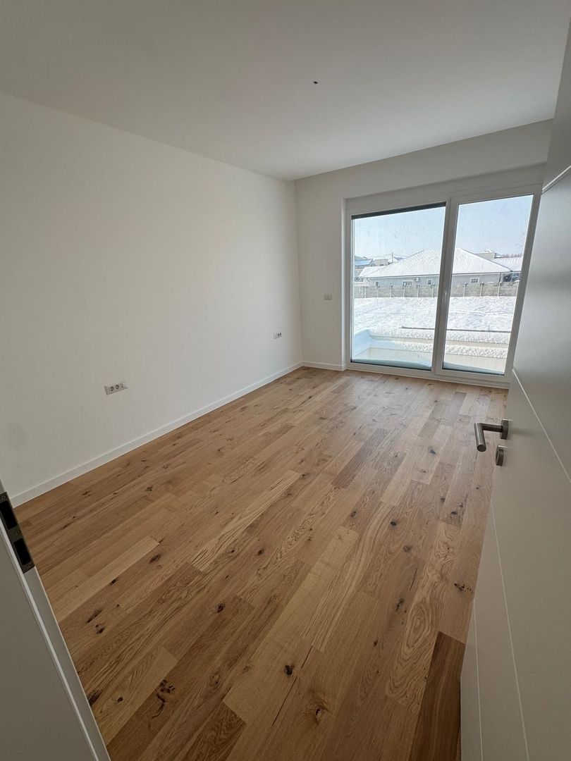 Duplex despărțit prin perete dublu/ Garaj - Poză 16