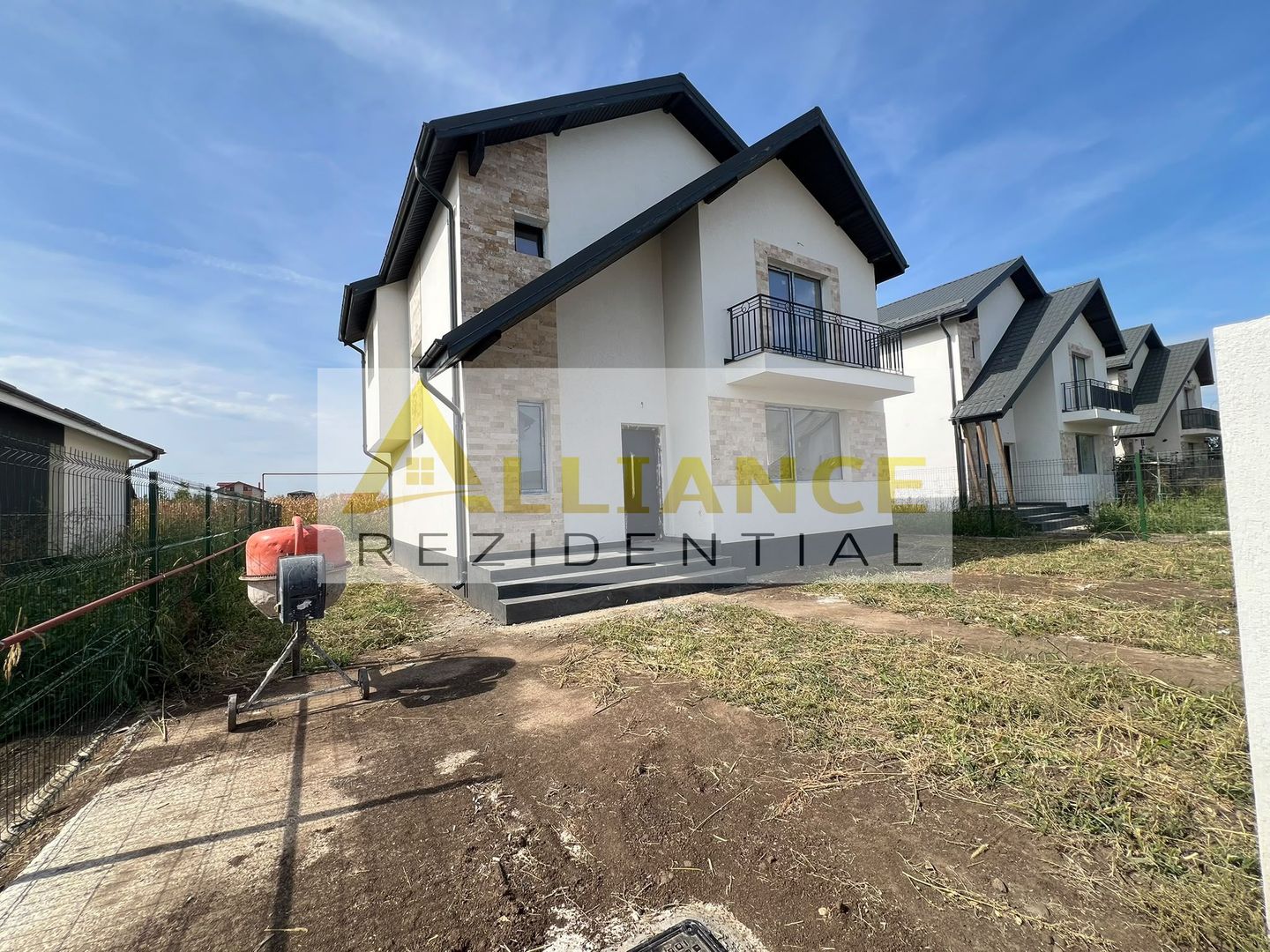 Vila de vanzare-4 camere-2 bai-Teren 350 MP - Poză 1