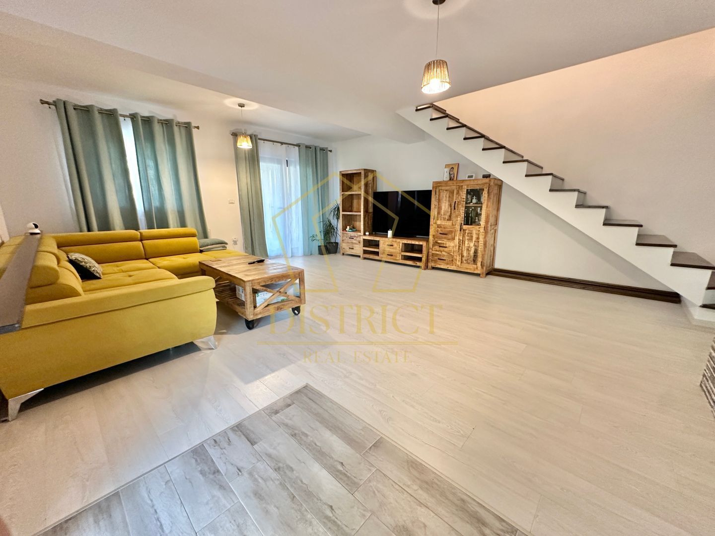 Duplex cu 4 camere si dressing mobilat in Giroc zona Planetelor la asfalt. - Poză 5