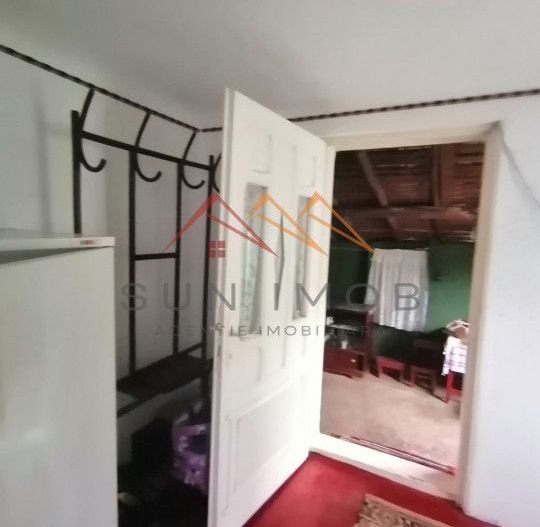 Casa rustica 3 camere, 4000 mp teren, cabana din lemn, pomi fructiferi - Poză 13