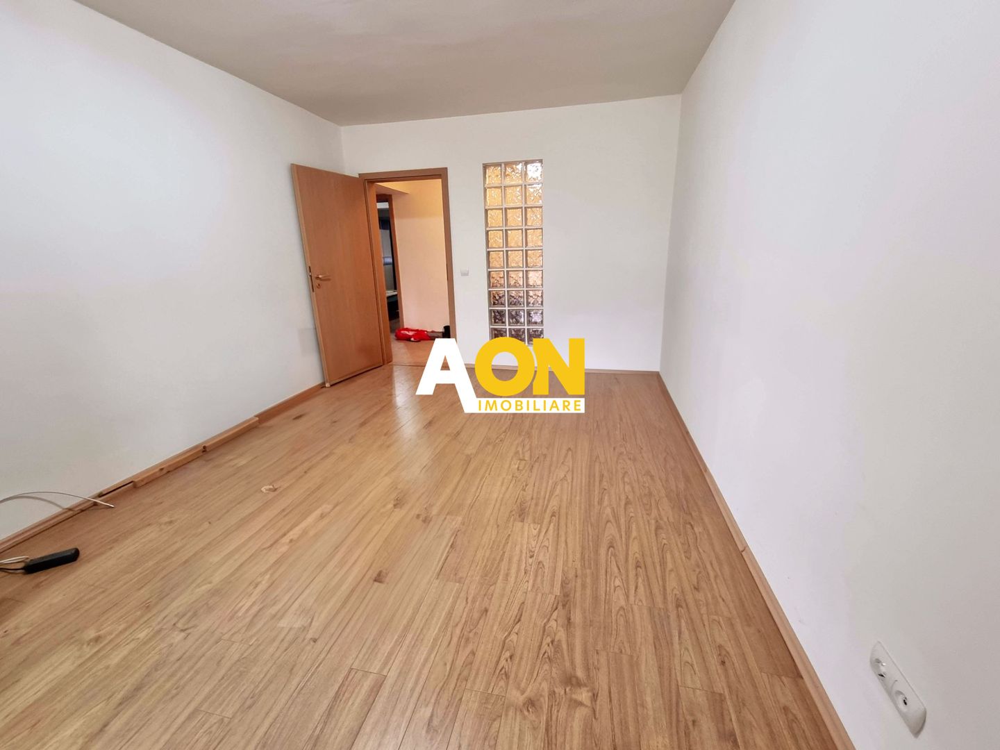 Apartament 2 camere, decomandat, cartier rezidential, Cetate - Poză 4