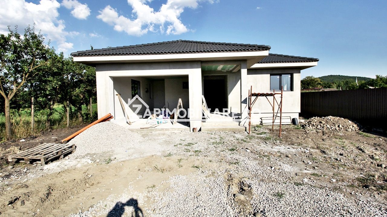 Casa 5 camere pe 1 nivel cu garaj si gard 176mp,1400mp teren - Poză 3