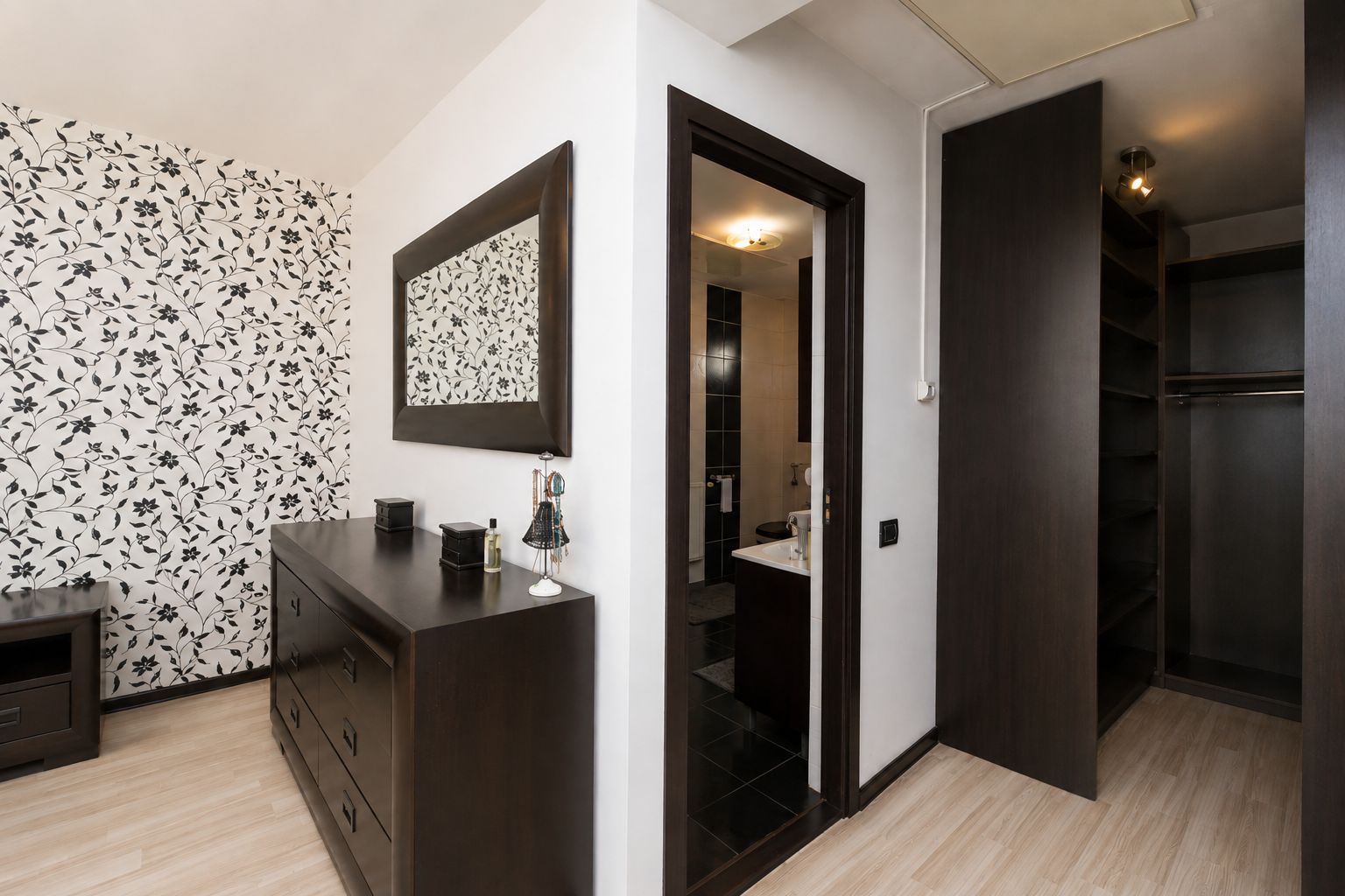 Casa individuala 6 camere, 214mpu,509 mp teren, 5km de Bucuresti, 2013 - Poză 15