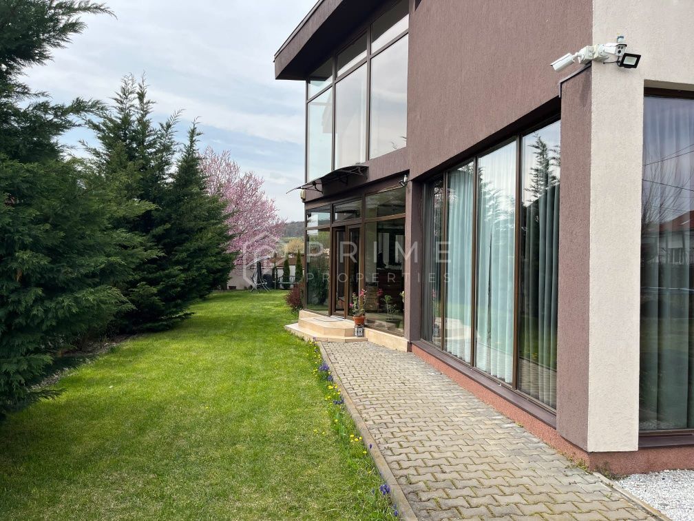 Vilă cu design și dotări deosebite de vânzare - Poză 2
