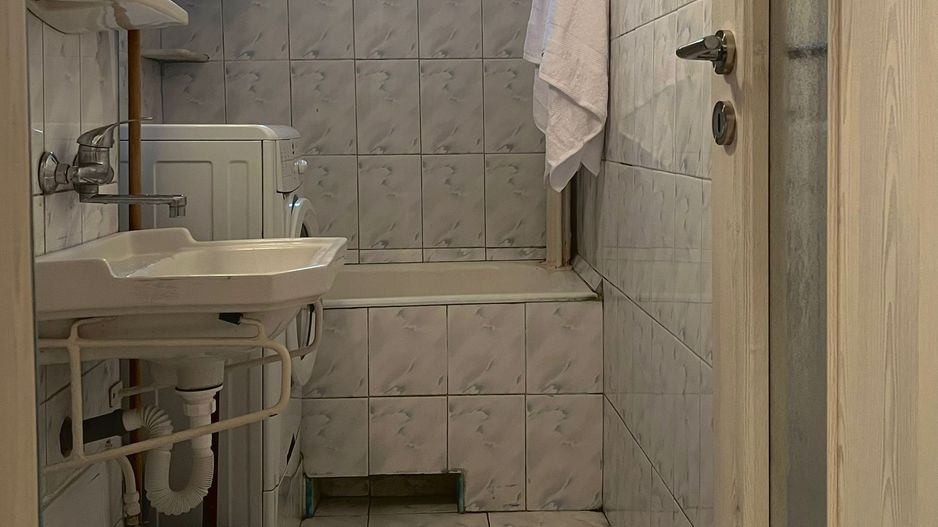 Medicina  | 2 Camere | Renovat Recent. - Poză 9