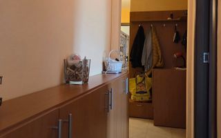 Apartament cu trei camere, zona Noua, 54 mp - Poză 3