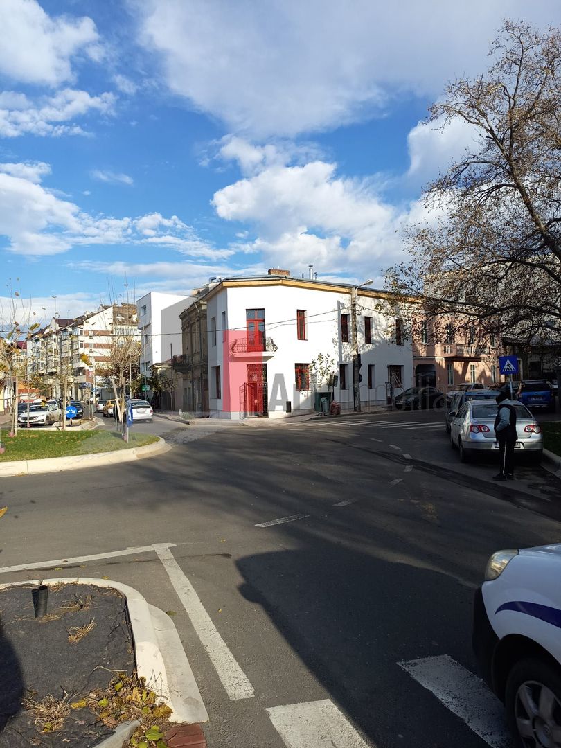 Vila  de inchiriat recent renovata - Poză 3