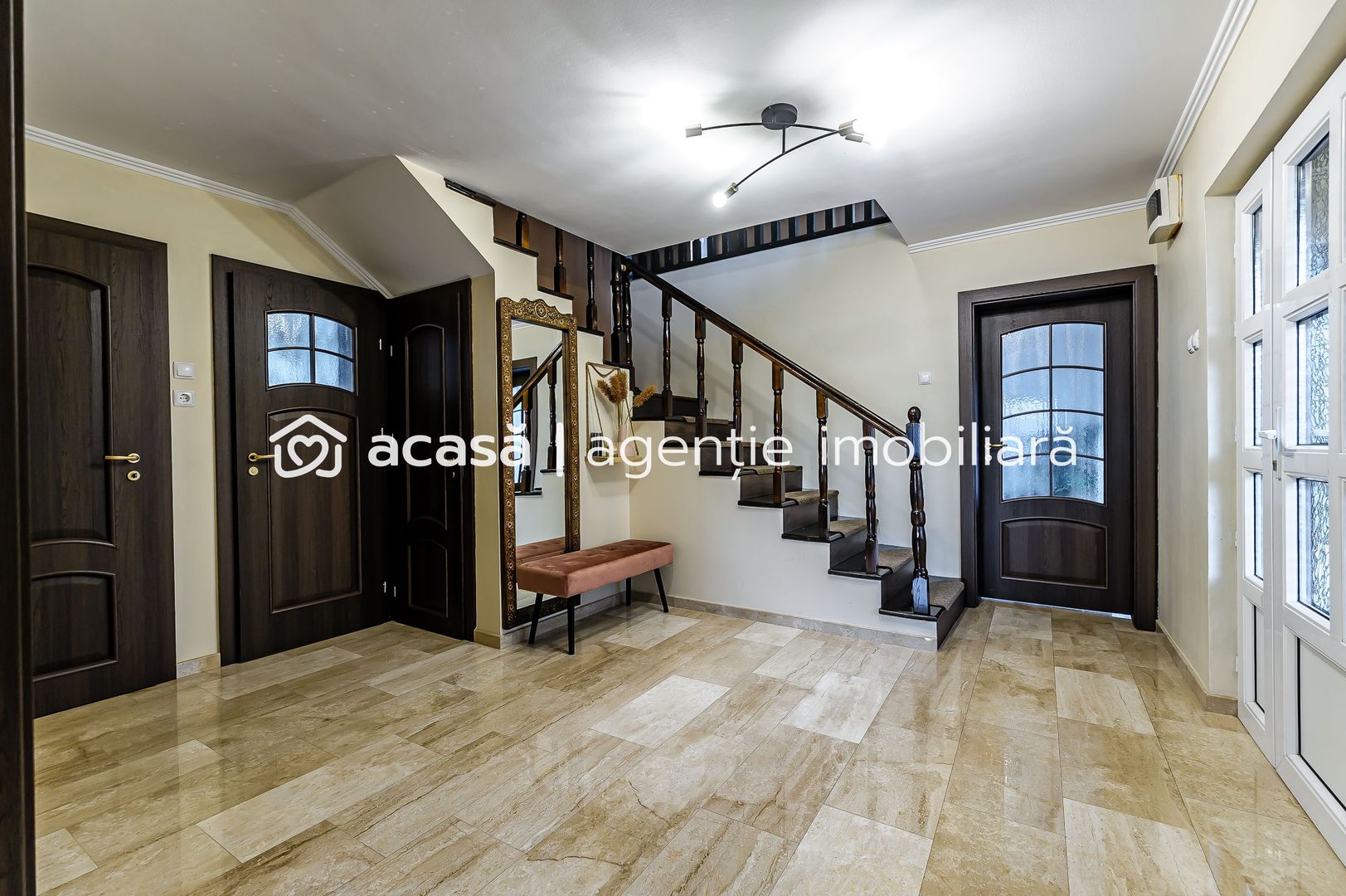 Pret redus Casă spațioasă cu teren generos în Gai Comision 0 - Poză 1