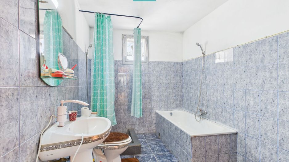 Casă cu etaj Căpâlnaş - Poză 15