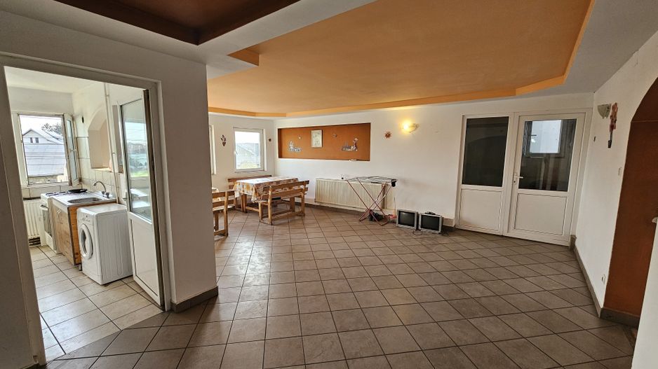 Spatiu comercial/camere cazare - 7 camere 135 mp Baicoi Prahova! - Poză 4