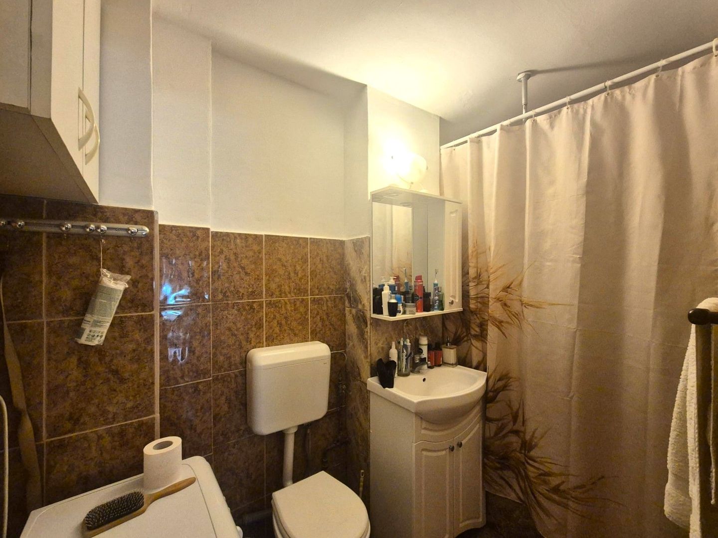 Exclusivitate- camera cu baie intr-un apartament - Poză 6