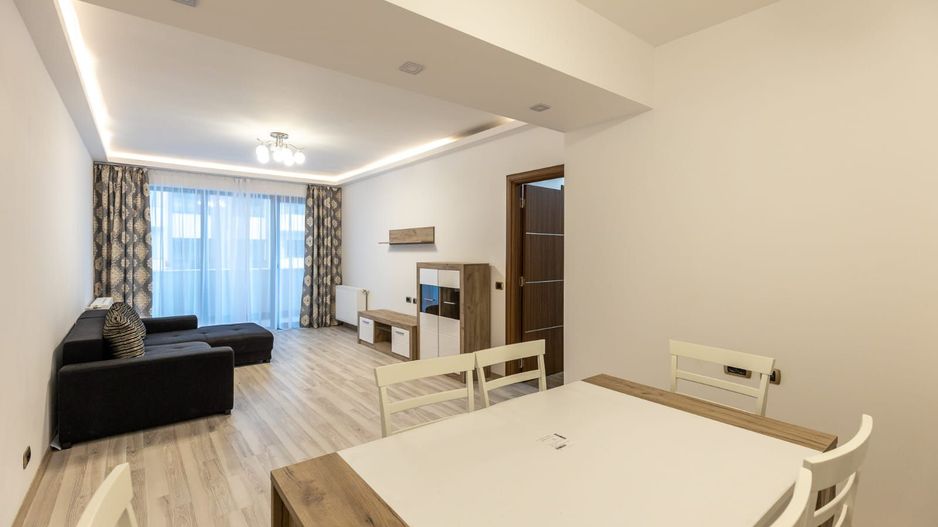 Coresi-Isaran apartament foarte spatios, 2 bai - Poză 1