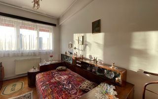 3 camere/ zona Facultatii de Litere / Parcare in curte - Poză 2