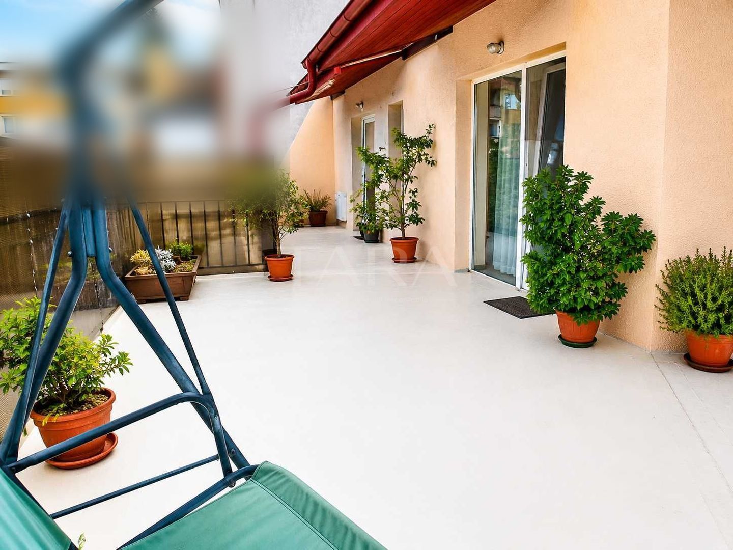 Apartament cu 4 camere, terasă de 105 mp, Între Lacuri. - Poză 7