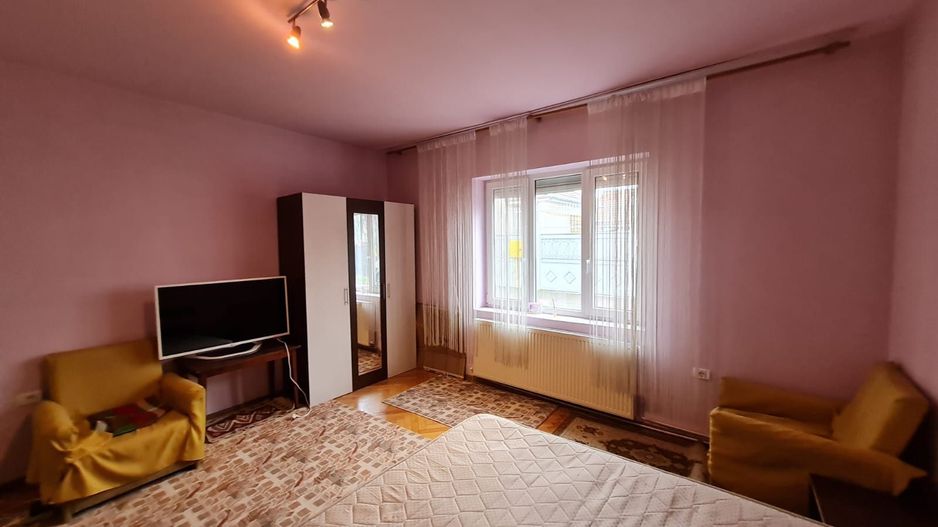 Apartament 2 camere la curte - Poză 1
