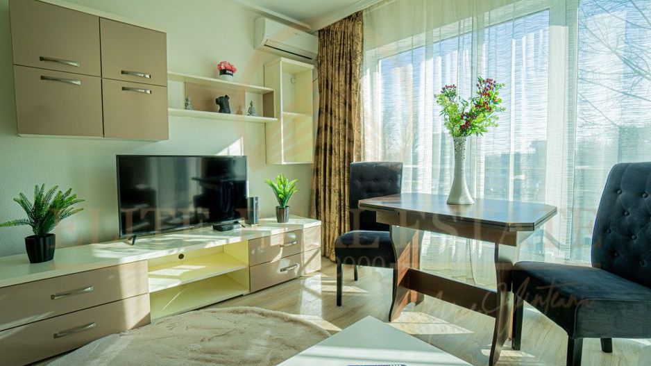 Apartament 2 camere – Mamaia, zona de intrare – Piscină - Poză 1
