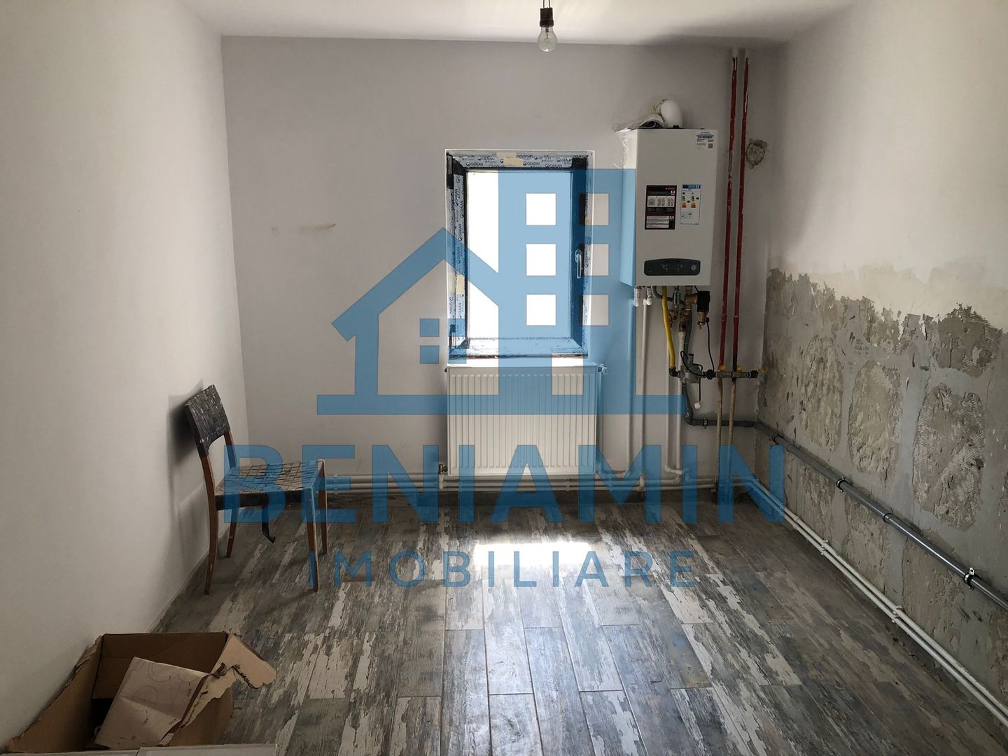 Apartament 4 camere decomandat centrala 83mp renovat etaj 1 Craiovita - Poză 2