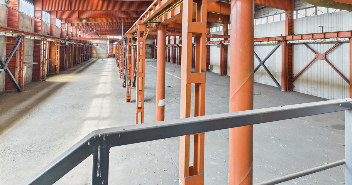 Hala industriala cu pod rulant si parcare betonata - PROPERTY LAB