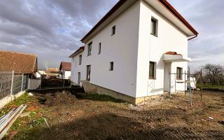 Casă modernă cu 4 camere și 300 mp de curte, in Sura Mica - Poză 3