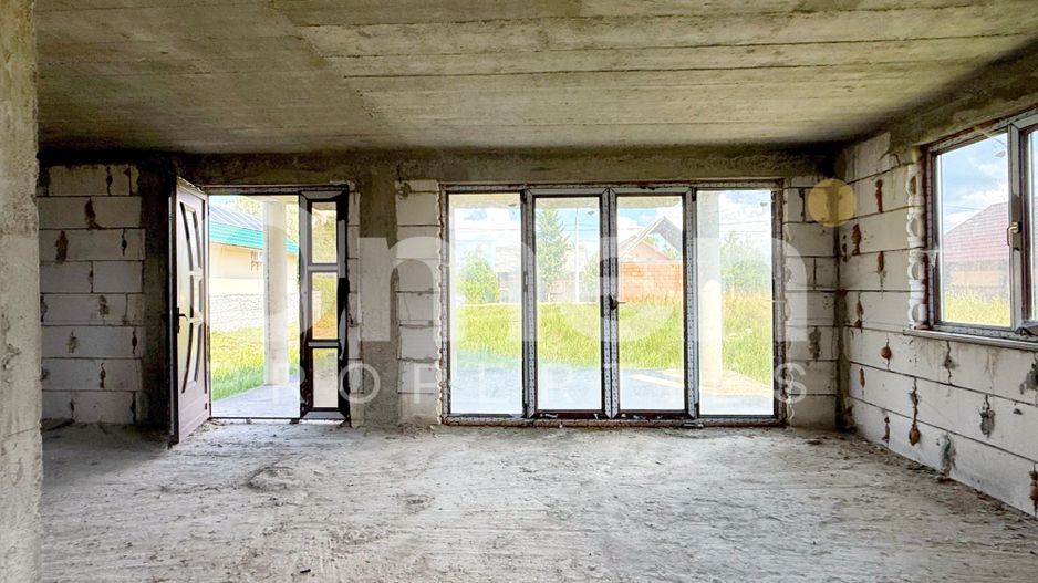Casă cu potențial imens P+M, teren 7,91 ari, zonă liniștită, Ocna Șugatag. - Poză 5
