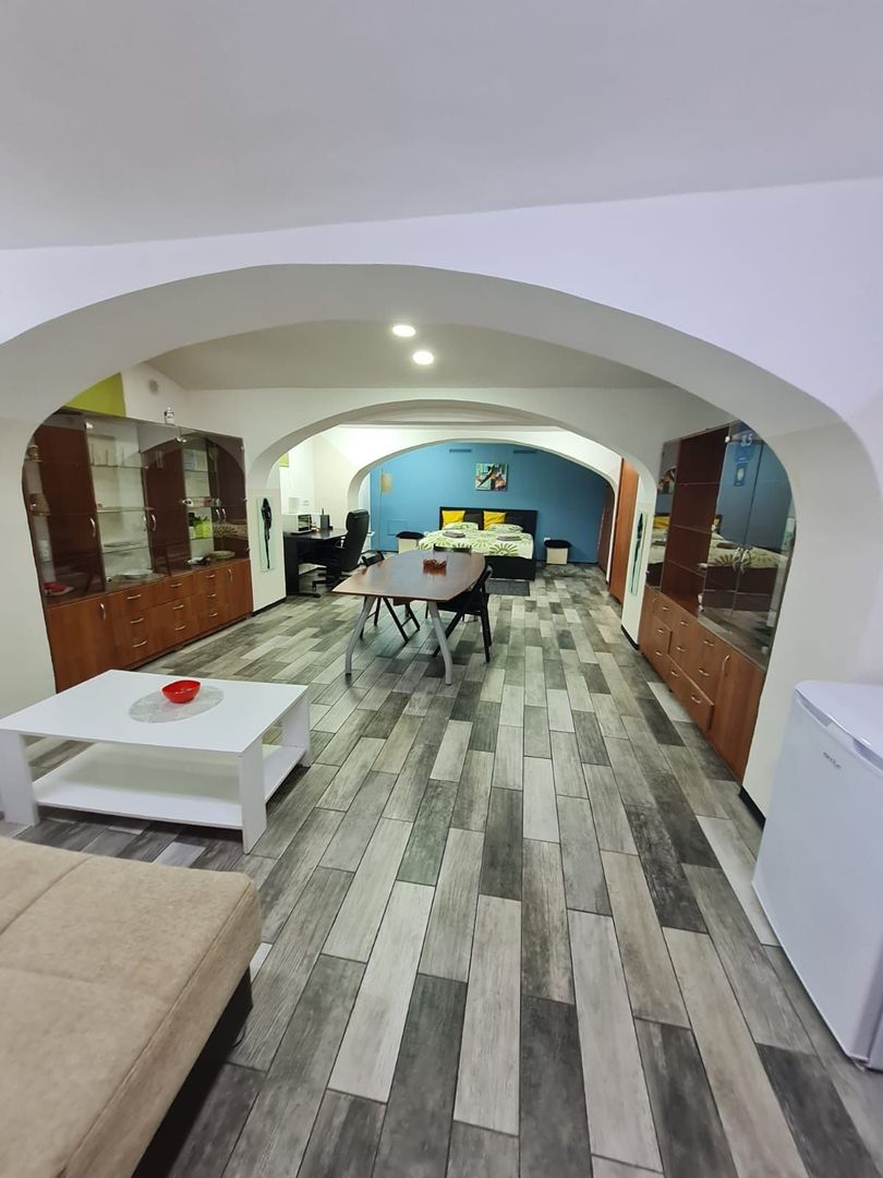 Apartament open-space pretabil pentru birou sau de locuit - Poză 2