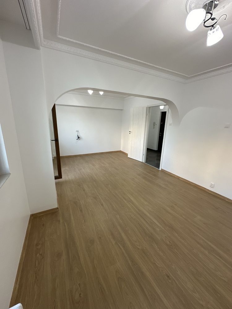 Vand apartament 4 camere Drumul Taberei - Poză 2