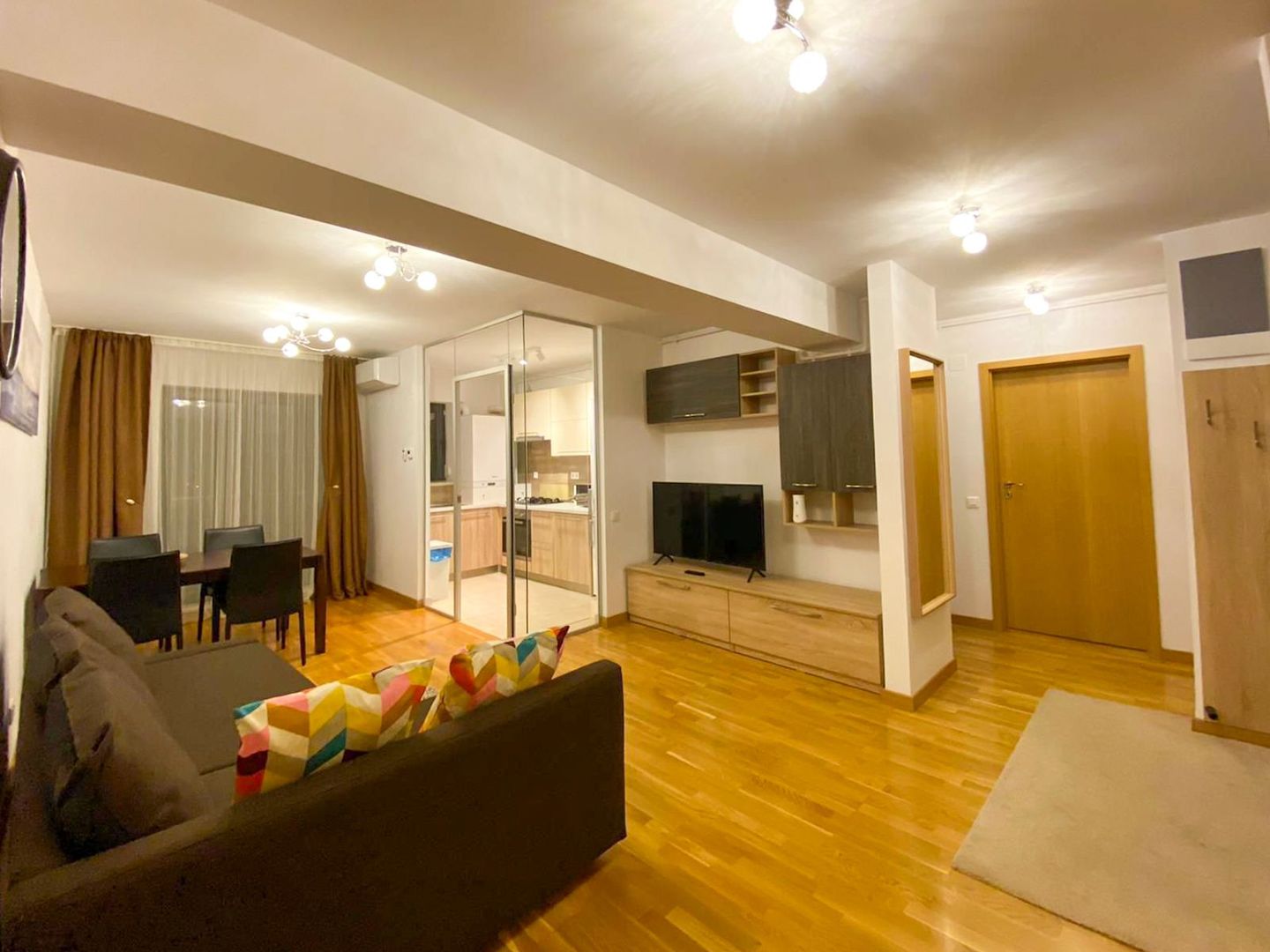 Închiriere apartament 3 camere, 90mp | Loc de parcare inclus - Poză 1