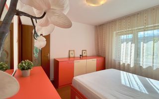 Apartament etaj intermediar, luminos, centrală proprie, fereastră la baie - Poză 4